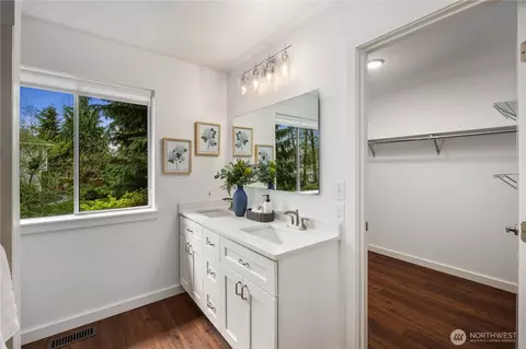 Bath - 14906 55th Dr SE, Everett, WA 98208 photo 2 of 3