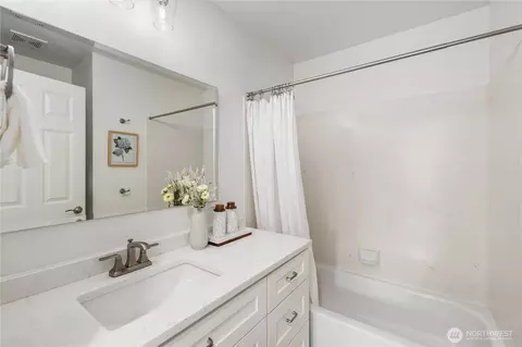 Bath - 14906 55th Dr SE, Everett, WA 98208 photo 3 of 3