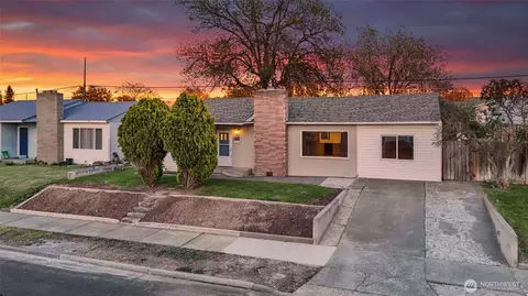 807 S Hawthorne Dr, Moses Lake, WA 98837