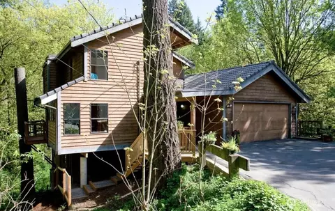 18208 29th Ave NE, Lake Forest Park, WA 98155