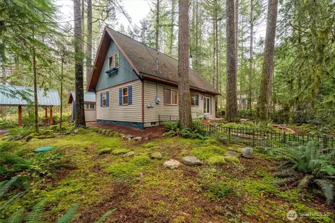 7480 Glacier Springs Dr, Deming, WA 98244