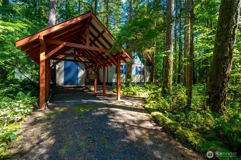 7480 Glacier Springs Dr, Deming, WA 98244