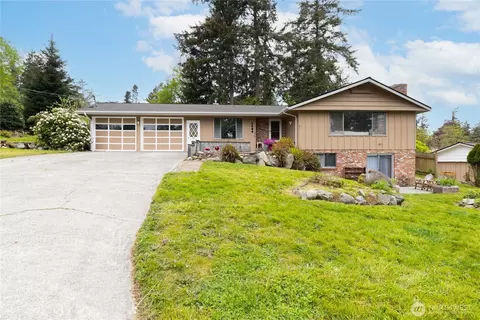 2684 Olympic Dr, Oak Harbor, WA 98277