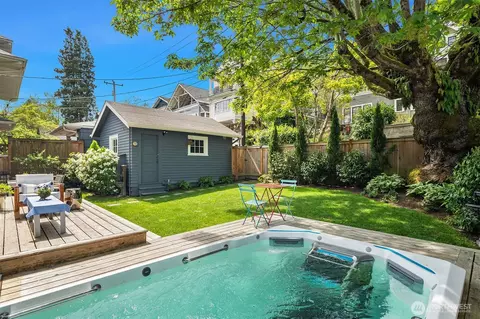 Exterior - 2833 10th Ave E, Seattle, WA 98102 photo 5 of 7