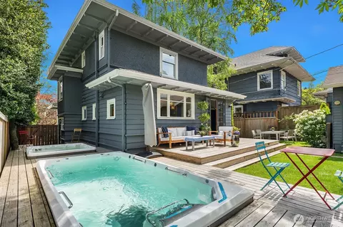 Exterior - 2833 10th Ave E, Seattle, WA 98102 photo 6 of 7