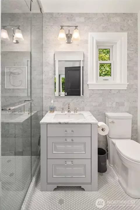 Bath - 2833 10th Ave E, Seattle, WA 98102 photo 4 of 4