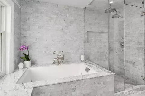 Bath - 2833 10th Ave E, Seattle, WA 98102 photo 3 of 4
