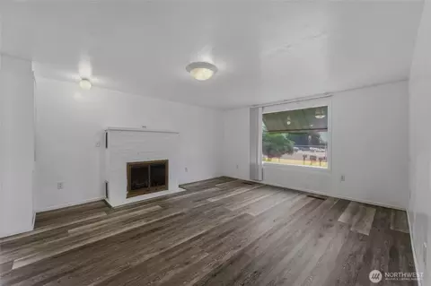 Living - 233 E Gibson, Chelan, WA 98816 photo 2 of 5