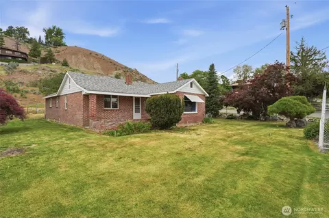 Exterior - 233 E Gibson, Chelan, WA 98816 photo 2 of 7