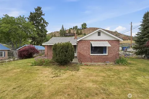 Exterior - 233 E Gibson, Chelan, WA 98816 photo 3 of 7
