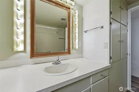 Bath - 233 E Gibson, Chelan, WA 98816 photo 4 of 4