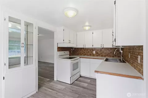 Kitchen - 233 E Gibson, Chelan, WA 98816 photo 1 of 2
