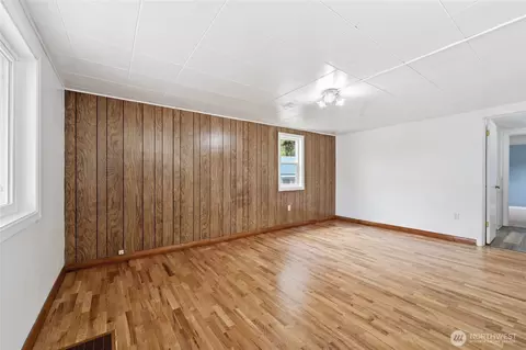 Living - 233 E Gibson, Chelan, WA 98816 photo 4 of 5
