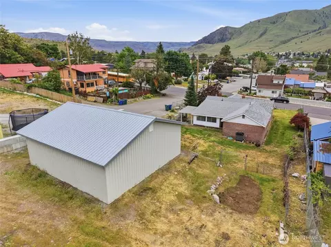 View/Area - 233 E Gibson, Chelan, WA 98816 photo 8 of 8