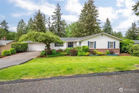 303 E Cedar Ln, Longview, WA 98632