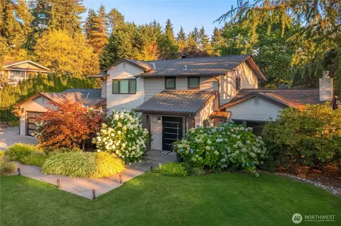 8425 NE 22nd Pl, Clyde Hill, WA 98004