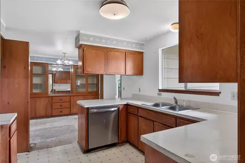 Kitchen - 716 Murphy Way, Sultan, WA 98294 photo 2 of 3