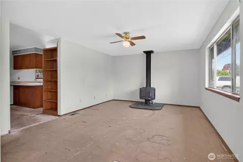 Living - 716 Murphy Way, Sultan, WA 98294 photo 3 of 7