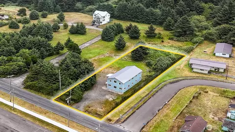 42 N First St, Pacific Beach, WA 98571