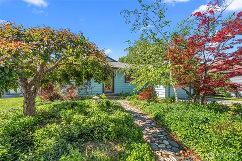 229 W Allen Ave, Chelan, WA 98816