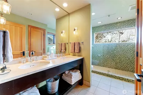 Bath - 48 Thurlow Rd, Twisp, WA 98856 photo 1 of 5