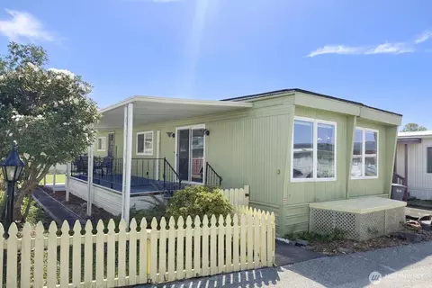 8314 38th St E #4, Edgewood, WA 98371