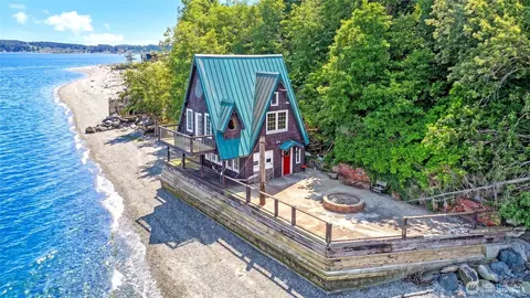 386 Shore Dr, Camano Island, WA 98282