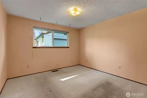 Bedroom - 20256 43rd Ave E, Spanaway, WA 98387 photo 4 of 4