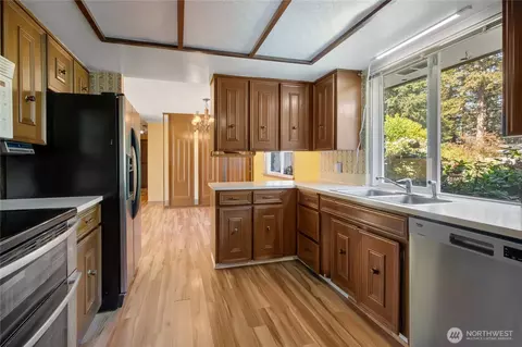 Kitchen - 20256 43rd Ave E, Spanaway, WA 98387 photo 2 of 3