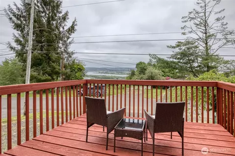425 Beacon Hill Dr, Hoquiam, WA 98550