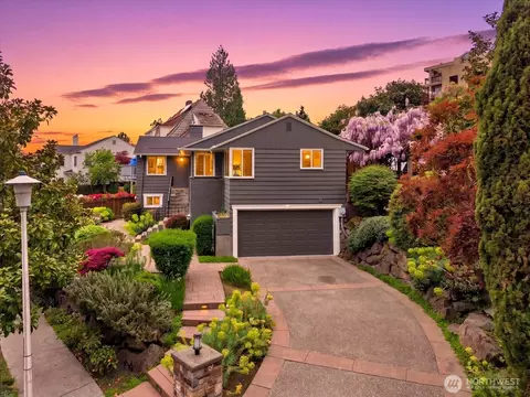 4565 E Laurel Dr NE, Seattle, WA 98105