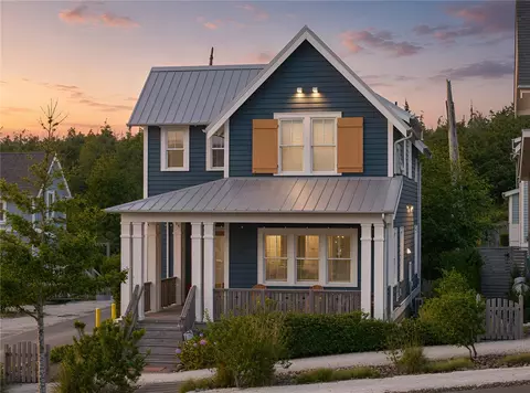 114 Horizon St, Pacific Beach, WA 98571