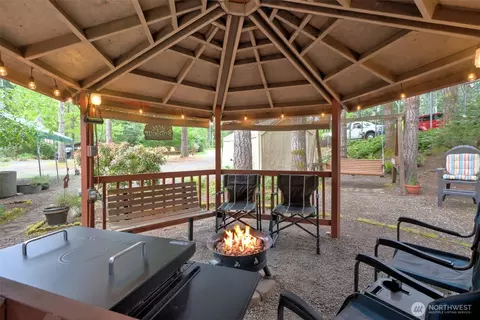 1261 E Lakeshore Dr W, Shelton, WA 98584