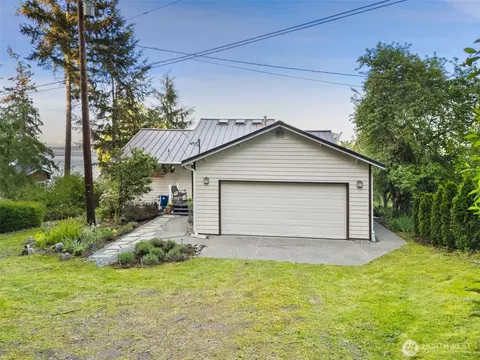 31698 Sunrise Beach Ct NE, Kingston, WA 98346