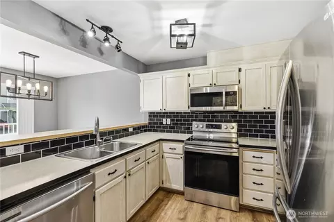 1670 SW Mulberry St #B201, Oak Harbor, WA 98277