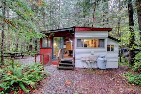 89 Sunset Cir, Deming, WA 98244