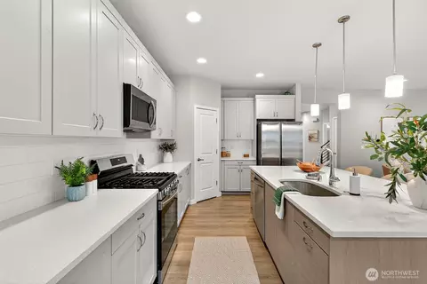 Kitchen - 16311 8th Ave E, Spanaway, WA 98387 photo 4 of 5
