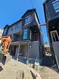 4466 Midvale Ave N, Seattle, WA 98103
