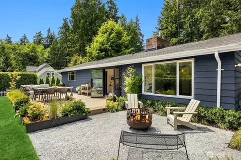 10430 NE Cascade Ave, Bainbridge Island, WA 98110