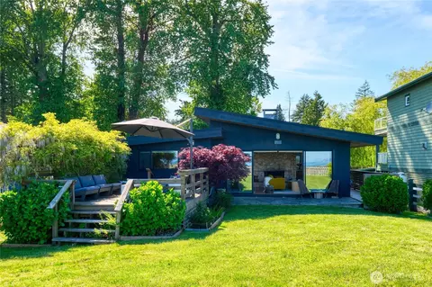 103 Bay View Dr, Point Roberts, WA 98281
