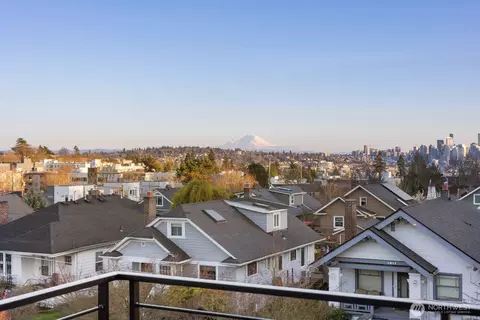 1004 N 48th St, Seattle, WA 98103
