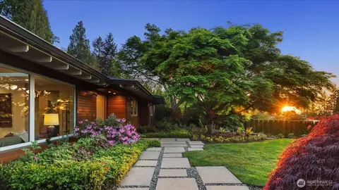 8320 Frederick Pl, Edmonds, WA 98026