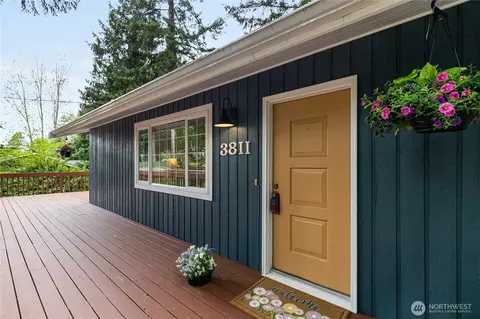3811 Lakeway Dr, Bellingham, WA 98229