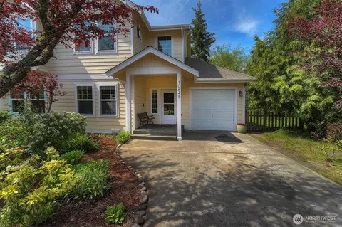 10648 NE Kingston Meadow Cir, Kingston, WA 98346