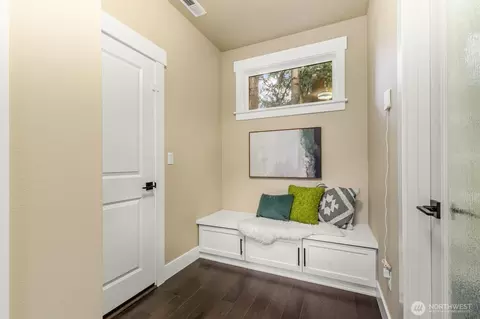 Entry Way - 21707 2nd Ave SE, Bothell, WA 98021 photo 4 of 5