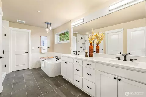 Bath - 21707 2nd Ave SE, Bothell, WA 98021 photo 2 of 4