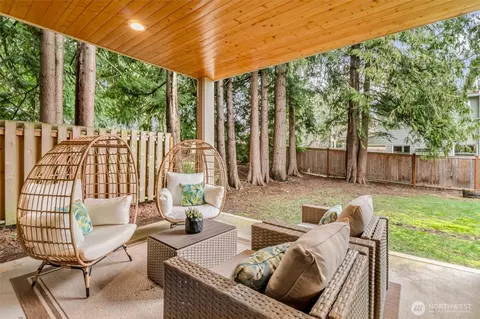 Exterior - 21707 2nd Ave SE, Bothell, WA 98021 photo 3 of 4