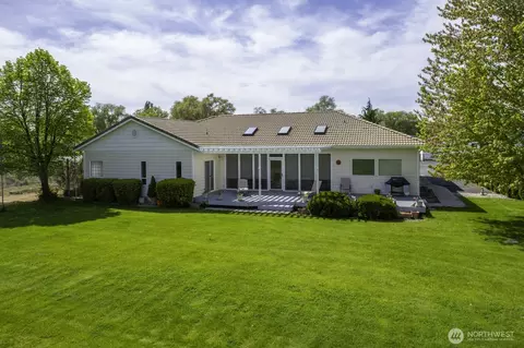 19185 St Andrews Dr NW, Soap Lake, WA 98851
