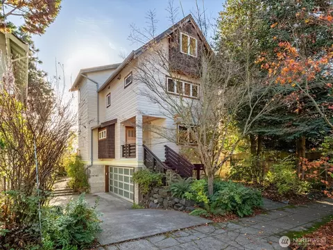 1209 N 44th St, Seattle, WA 98103