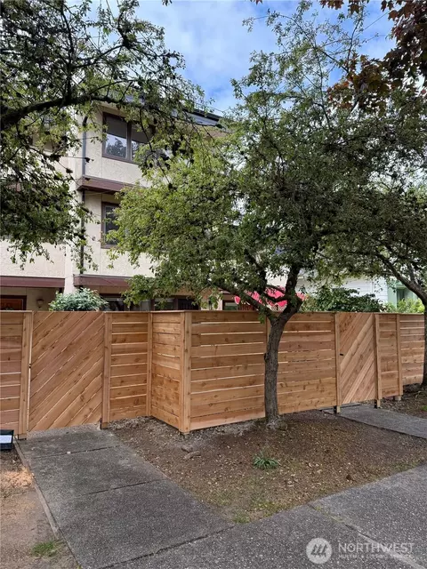 2009 42nd Ave E, Seattle, WA 98112